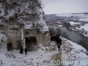 Печери чоловічого монастиря в селі Лядова