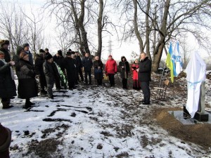 У Мурованих Курилівцях відкрито пам'ятник «Жертв голокосту»