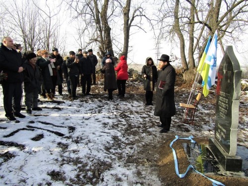 У Мурованих Курилівцях відкрито пам'ятник «Жертв голокосту»