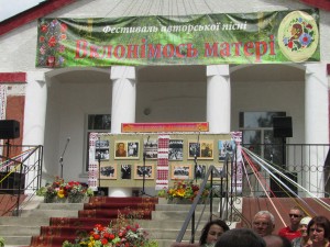 У селі Долиняни відбувся фестиваль авторської пісні «Вклонімось матері»