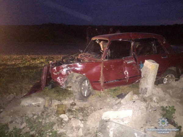 Поліція встановлює обставини аварії у Мурованокуриловецькому районі, у якій постраждало двоє людей