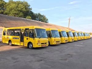 Нові шкільні автобуси для району